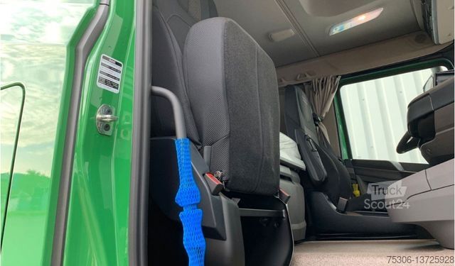 Camion ribaltabile trilaterale DAF FAT XFC 530 SL Meiller TRIGENIUS D 316