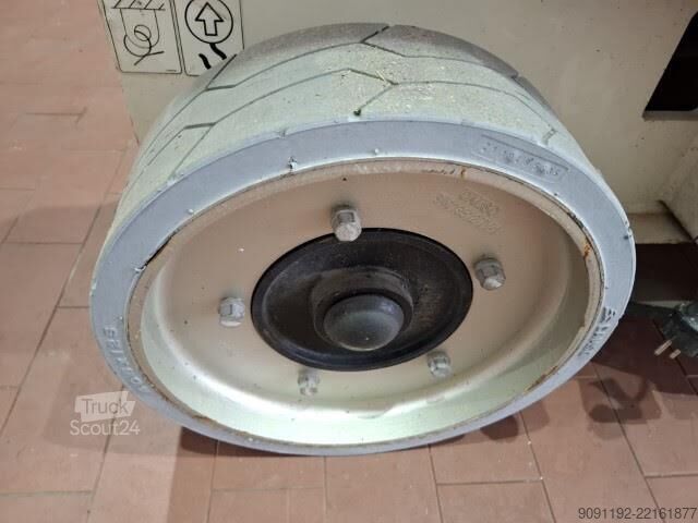 Ножичний підйомник JLG 2630ES
