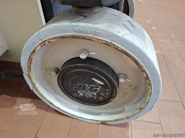 Ножичний підйомник JLG 2630ES