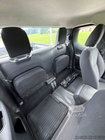 Pick-up NISSAN Navara NP300 Visia King Cab 4x4