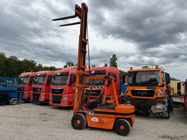 Фронтальний навантажувач вилковий Lugli LP Lift 40C Triplex