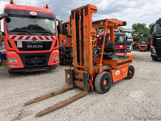 Фронтальний навантажувач вилковий Lugli LP Lift 40C Triplex