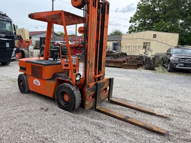 Фронтальний навантажувач вилковий Lugli LP Lift 40C Triplex