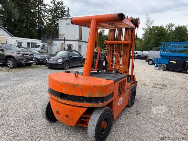 Фронтальний навантажувач вилковий Lugli LP Lift 40C Triplex