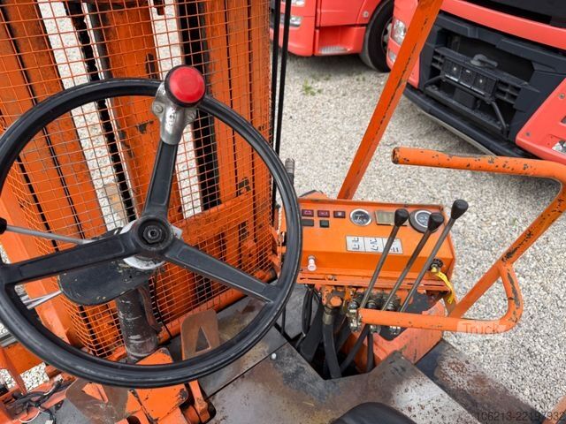 Фронтальний навантажувач вилковий Lugli LP Lift 40C Triplex