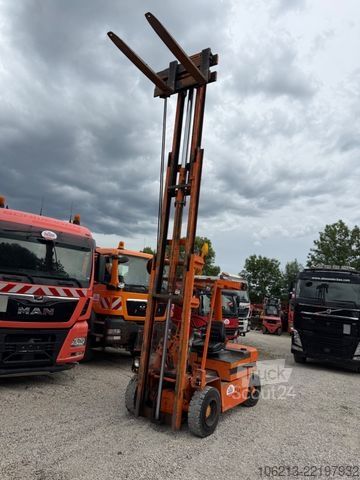 Фронтальний навантажувач вилковий Lugli LP Lift 40C Triplex