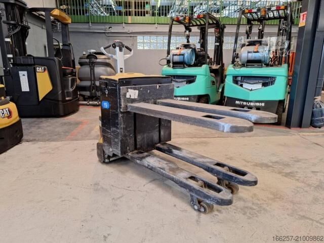 Manual pallet jack Caterpillar NPP20N2