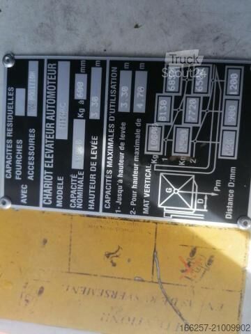 Chariot élévateur frontal Mora M100C