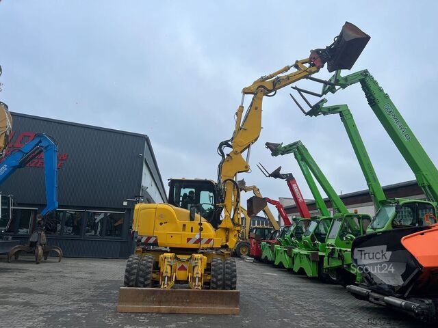 Pelle sur pneus Komatsu PW 118 MR-8