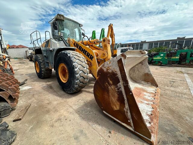 Laster Liebherr L 566 2 Plus 2 / AC / Waage