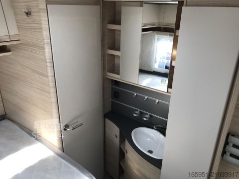 Τροχόσπιτο Fendt Bianco Activ 445 SFB Mod.2026 1700kg Dekopaket