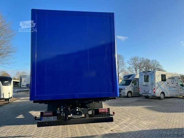 Vrachtwagen met bakwagen Isolierkoffer Neu für Umbau als