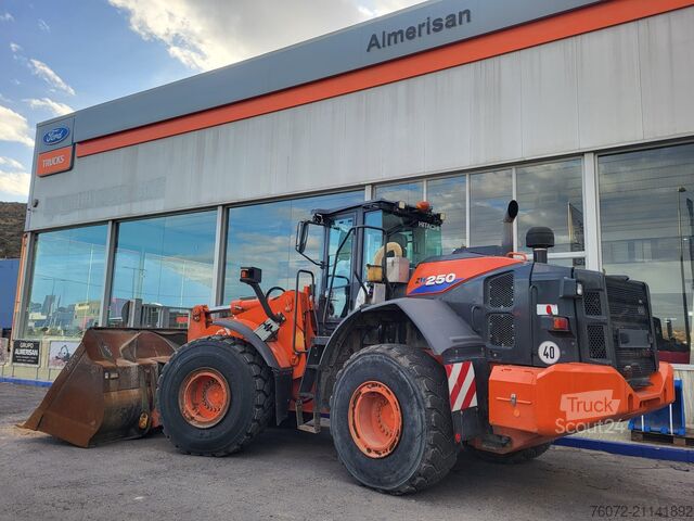 Wheel loader Hitachi ZW250-6
