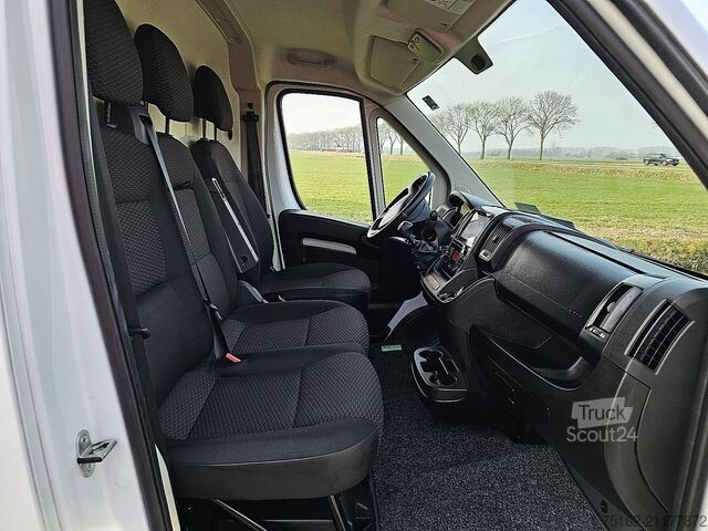 Korkeakattoinen farmari PEUGEOT BOXER 2.2 L3H2 Airco Navi