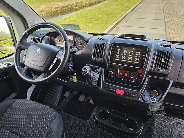 Korkeakattoinen farmari PEUGEOT BOXER 2.2 L3H2 Airco Navi
