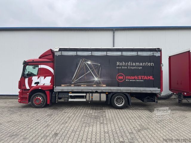 Camion cu platformă și prelată MERCEDES-BENZ 1843 LL Schiebeplane Edscha LBW 1,5t  + Anhänger