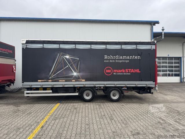 Camion cu platformă și prelată MERCEDES-BENZ 1843 LL Schiebeplane Edscha LBW 1,5t  + Anhänger