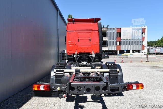 LKW mit Kofferaufbau MERCEDES-BENZ Actros 1836 LnR 5-Plätzer ADR Standklima