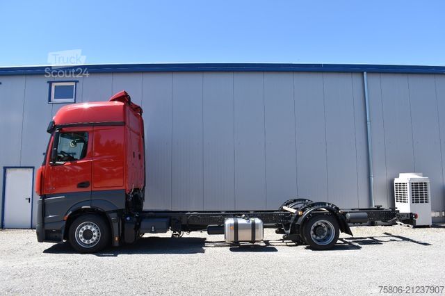LKW-Fahrgestell MERCEDES-BENZ Actros 1836 LnR 5-Plätzer ADR Standklima