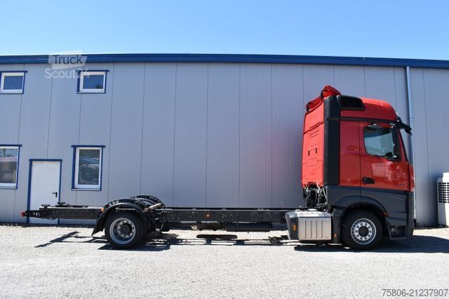 LKW-Fahrgestell MERCEDES-BENZ Actros 1836 LnR 5-Plätzer ADR Standklima