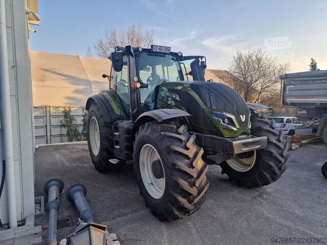 Traktor Valtra T235A