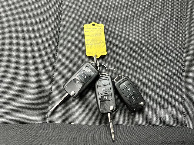 Personenbus Volkswagen Transporter Kombi 2.0 TDI L1H1 BTW EN BPM VRIJ!...