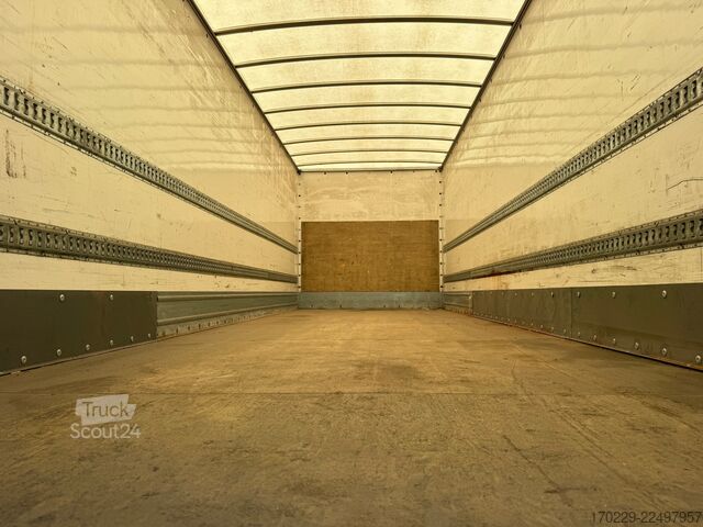 Teherautó platóval és hidraulikus emelőfallal iveco eurocargo 160-250