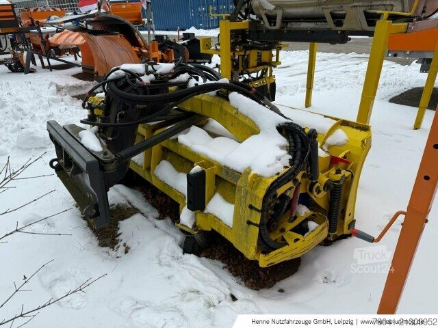 Machine agricole Multihog Kombi-Schneepflug+Kehrwalze