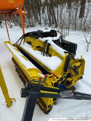 Machine agricole Multihog Kombi-Schneepflug+Kehrwalze