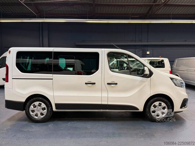 Minibussi RENAULT Trafic Style Life 8 Sitze Klima Tempomat LED