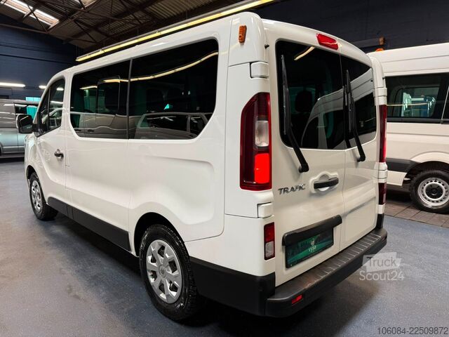 Minibussi RENAULT Trafic Style Life 8 Sitze Klima Tempomat LED