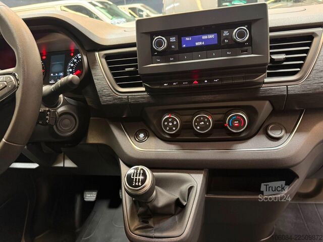 Minibussi RENAULT Trafic Style Life 8 Sitze Klima Tempomat LED