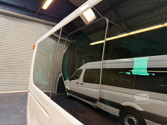 Minibussi RENAULT Trafic Style Life 8 Sitze Klima Tempomat LED