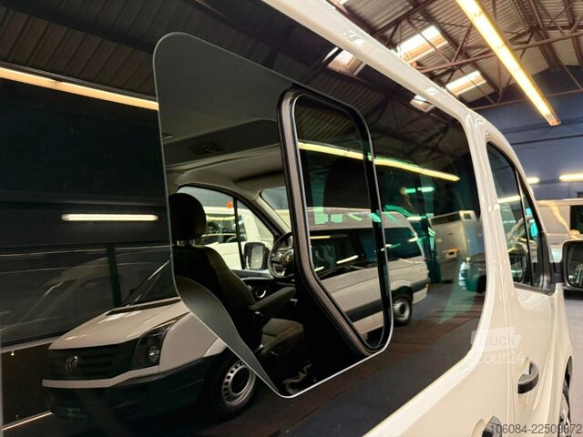 Minibussi RENAULT Trafic Style Life 8 Sitze Klima Tempomat LED