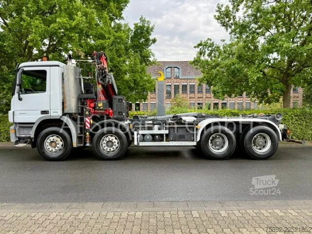 Koukkuvarsijärjestelmä Mercedes-Benz Actros 3241 8x4/Abrollkipper+Fassi F155/Euro5