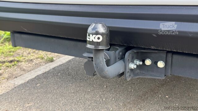 Pusiau integruotas kemperis Rapido 696F