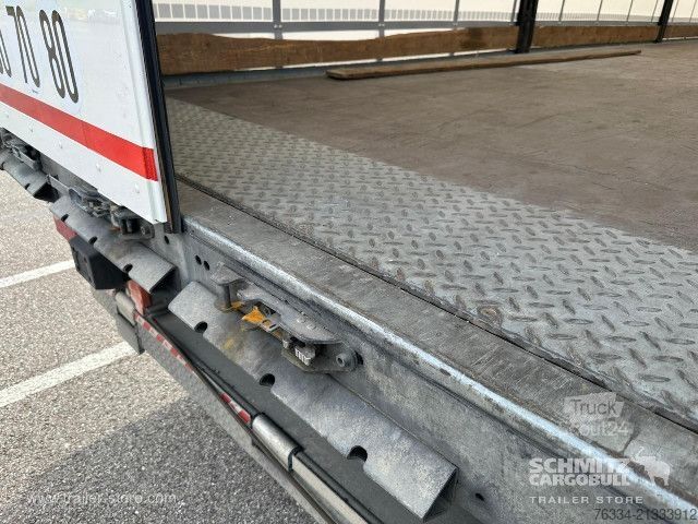 Semirimorchio con telone Schmitz Cargobull Semitrailer Curtainsider Standard Hayon