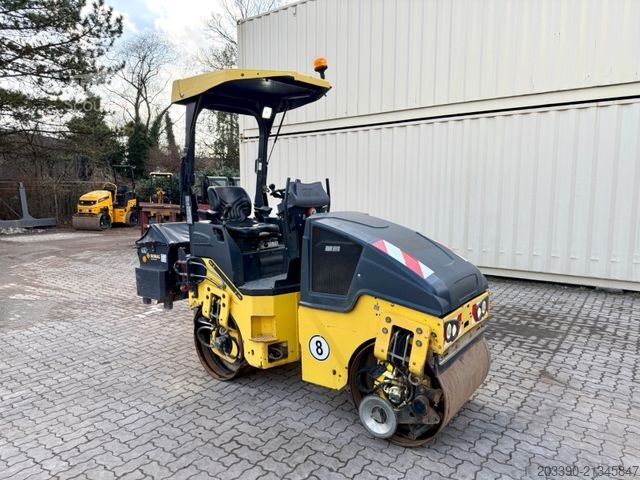 Jednovalcový valec BOMAG BW100AD-5 mit Streuer / 2017 BJ / KAG