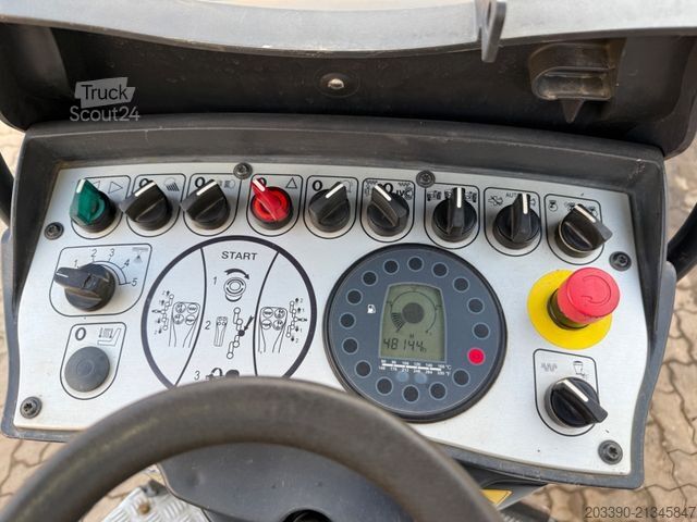 Jednovalcový valec BOMAG BW100AD-5 mit Streuer / 2017 BJ / KAG