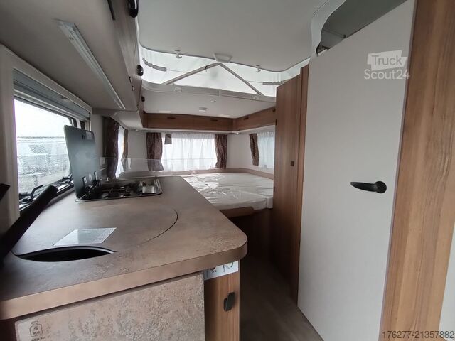 Путешествующий автоприцеп (туристический караван) Eriba Touring 642 Legend