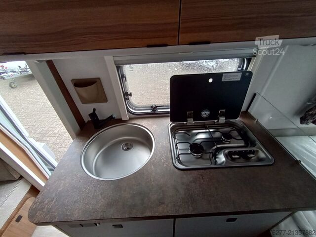 Путешествующий автоприцеп (туристический караван) Eriba Touring 642 Legend