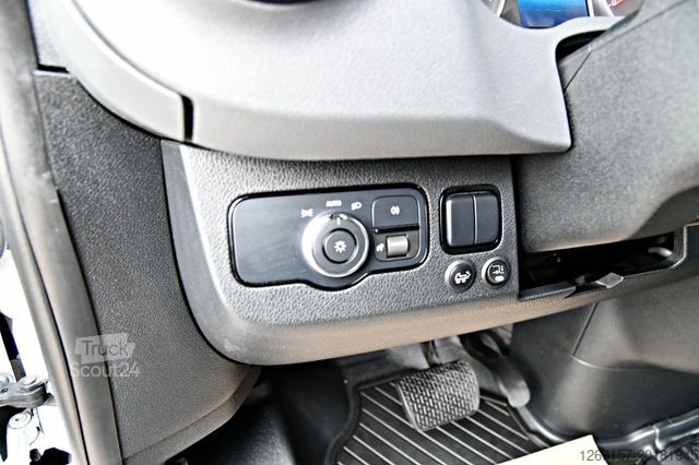 Dostavno vozilo s kesonom MERCEDES-BENZ Sprinter 316CDI Koffer Ladebordwand L3 RWD Autom