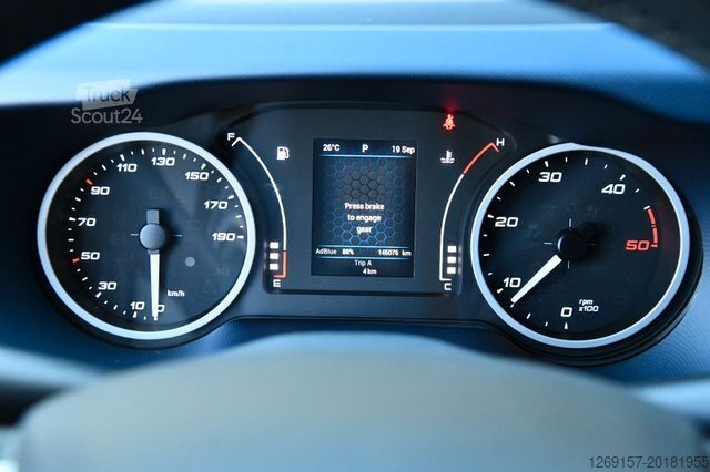 Dostavno vozilo s kesonom IVECO Daily Einzelkabine Koffer 35S160 Ladebordwand