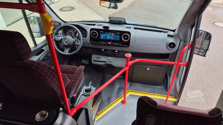 Minibus MERCEDES-BENZ Sprinter 517 Heckniederflur Vorlauffahrzeug
