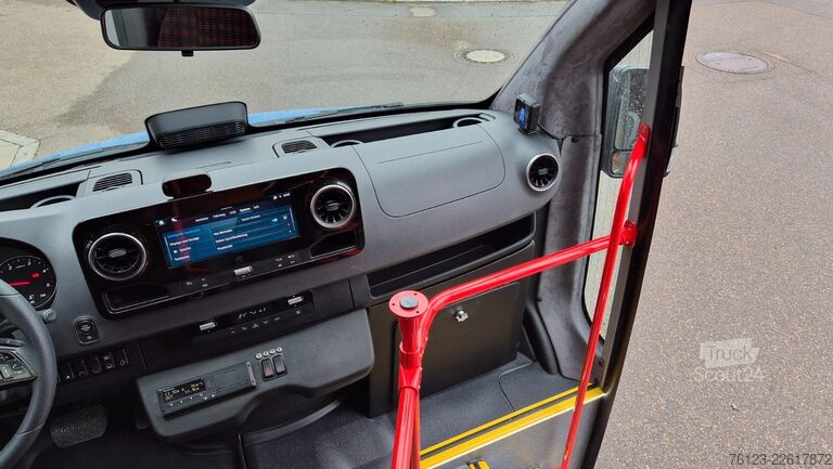 Minibus MERCEDES-BENZ Sprinter 517 Heckniederflur Vorlauffahrzeug