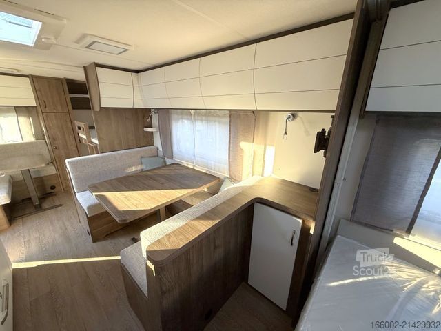 Lakókocsi HOBBY Excellent Edition 650 KMFe Ausgestellt! 2.200 kg