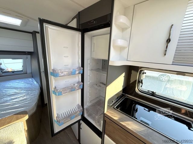 Lakókocsi HOBBY Excellent Edition 650 KMFe Ausgestellt! 2.200 kg