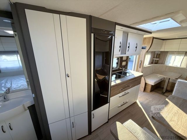 Lakókocsi HOBBY Excellent Edition 650 KMFe Ausgestellt! 2.200 kg