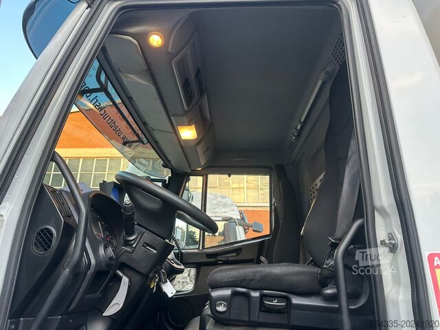 Platós és ponyvás teherautó Iveco Eurocargo 180s28