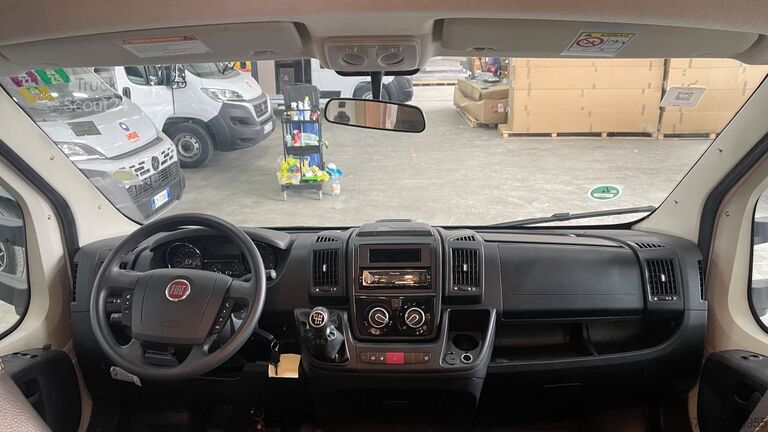 Teilintegriertes Wohnmobil Fiat Ducato Carasuite 650 MF Teilintegriert | Voll ausgestattet